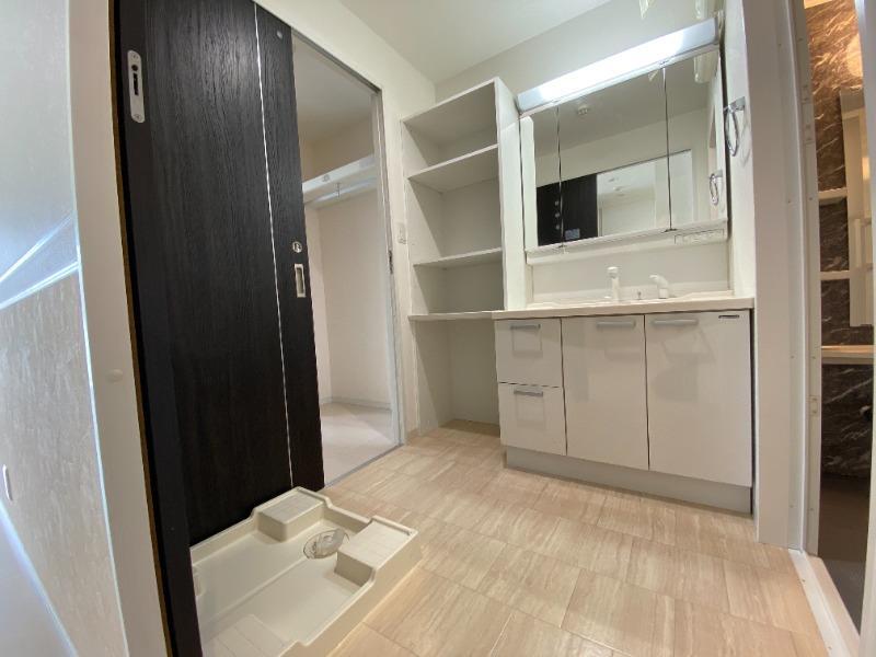 洗面設備　同物件内別部屋のお写真になります