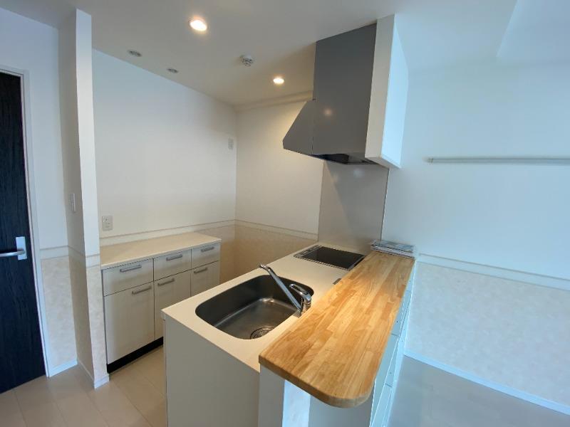 キッチン　同物件内別部屋のお写真になります