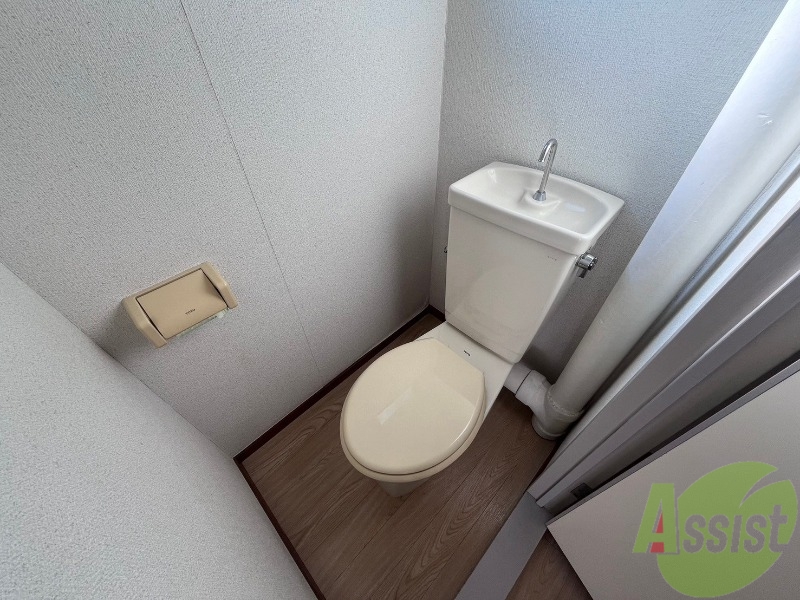 トイレ　トイレはこちらです。シンプルな作りですね。