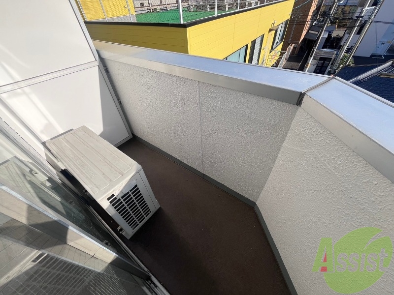 バルコニー　バルコニーはこちらです。コンパクトですね。