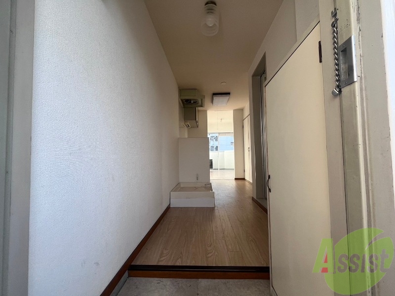 玄関　玄関から撮影しました。お部屋の明るさが伝わりますか。