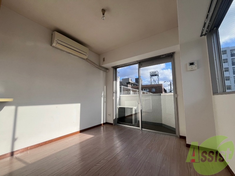 居室・リビング　洋室は６帖です。ちょうどいい広さですね。