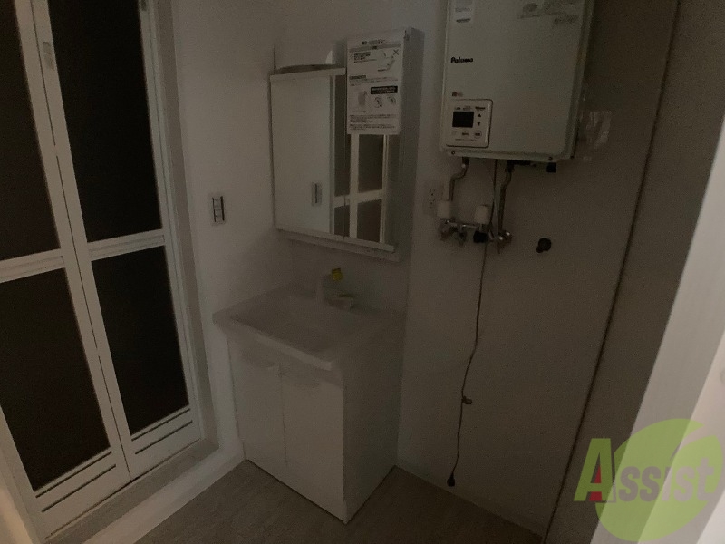 洗面設備　独立洗面台です。大きくてよいですね。シャンプーもできます。