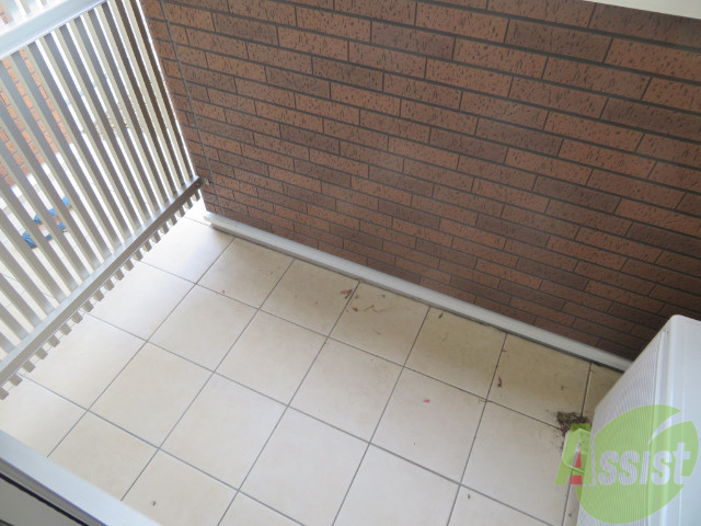 バルコニー　バルコニーは幅があり、広い印象を受けました。