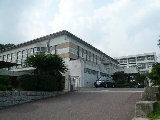 中学校　廿日市市立阿品台中学校（中学校）まで2720m
