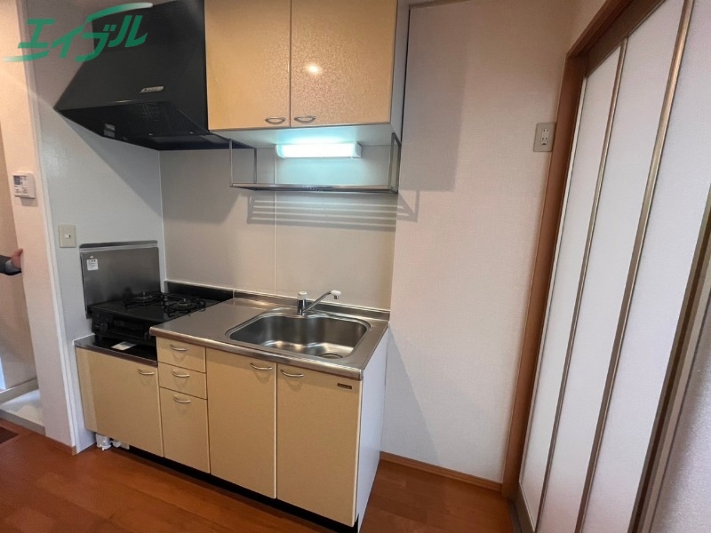 キッチン　同物件別室反転タイプ画像