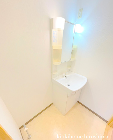 洗面設備　写真は別のお部屋です。現況を優先