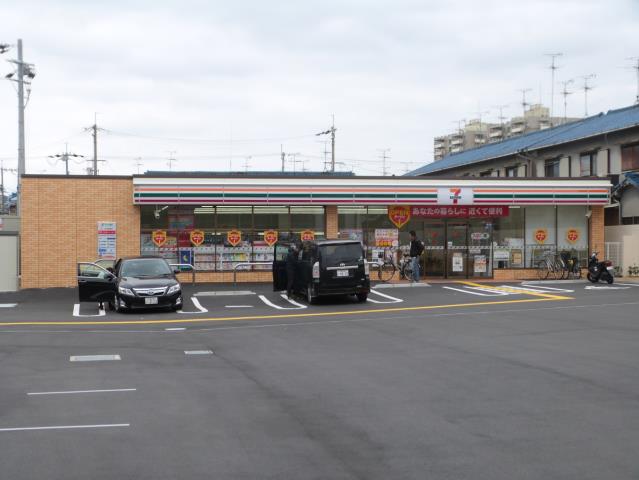 コンビニ　セブンイレブン（コンビニ）まで565m
