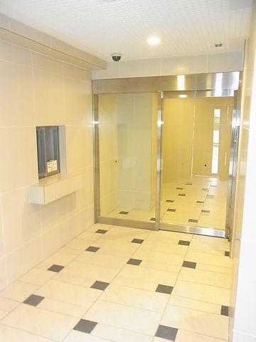 セキュリティ　オートロック付きエントランス