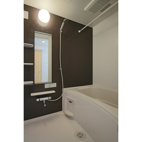 バス・シャワールーム　同じ建物の別の部屋