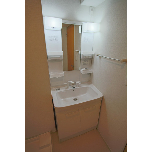 洗面設備　同じ建物の別の部屋