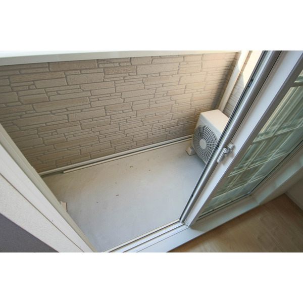 バルコニー　同じ建物の別の部屋