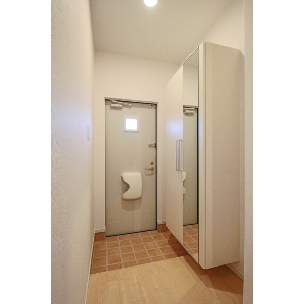 玄関　同じ建物の別の部屋