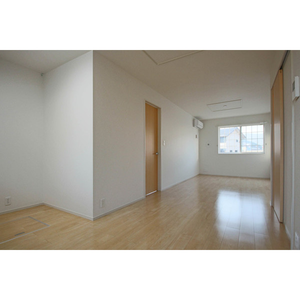 居室・リビング　同じ建物の別の部屋