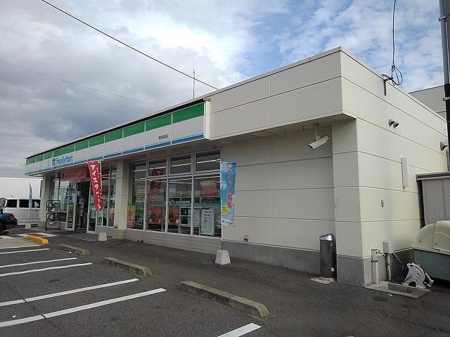 コンビニ　ファミリーマート東尾道店（コンビニ）まで1000m