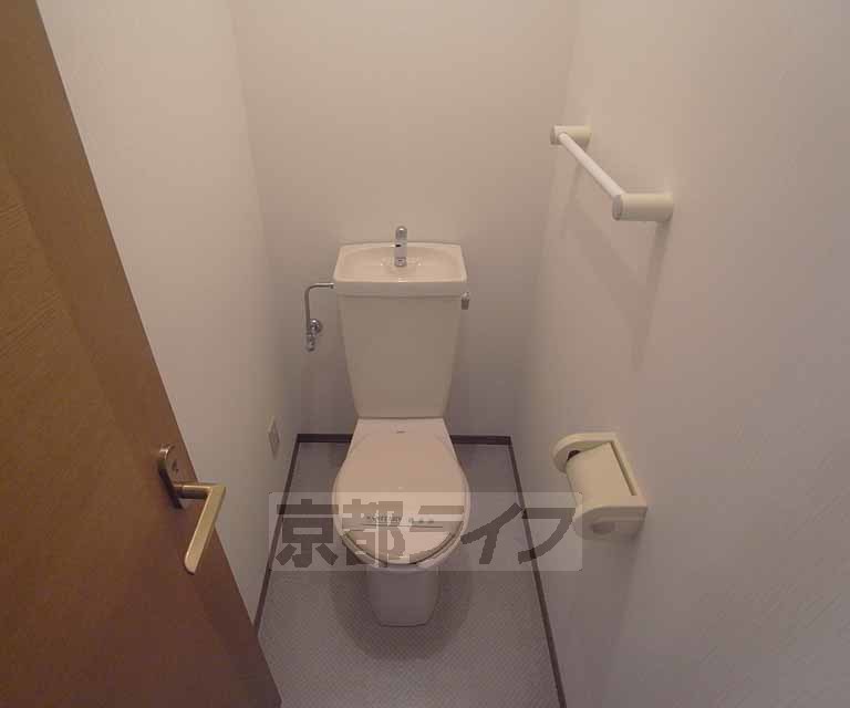 トイレ　２０３号室の写真です。