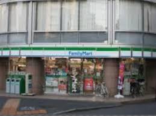 コンビニ　ファミリーマート渋谷富ヶ谷1丁目店（コンビニ）まで80m