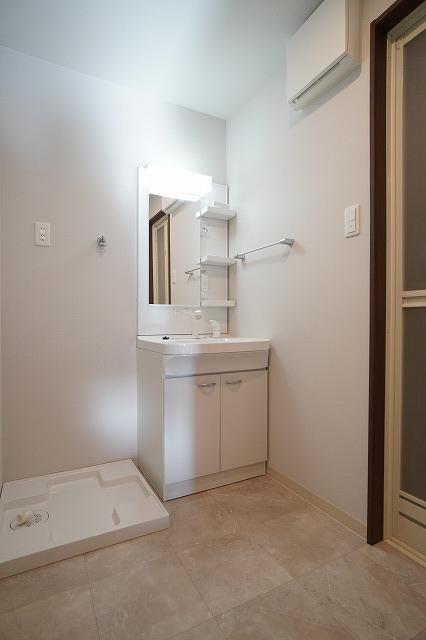 洗面設備　シンプルで使いやすい洗面台です！