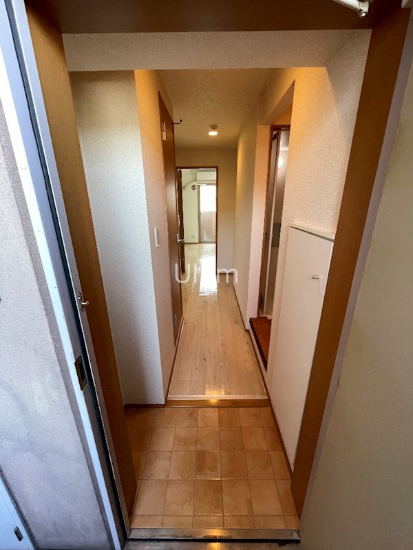 玄関　全て違うお部屋（同じ間取りor反転）の写真です