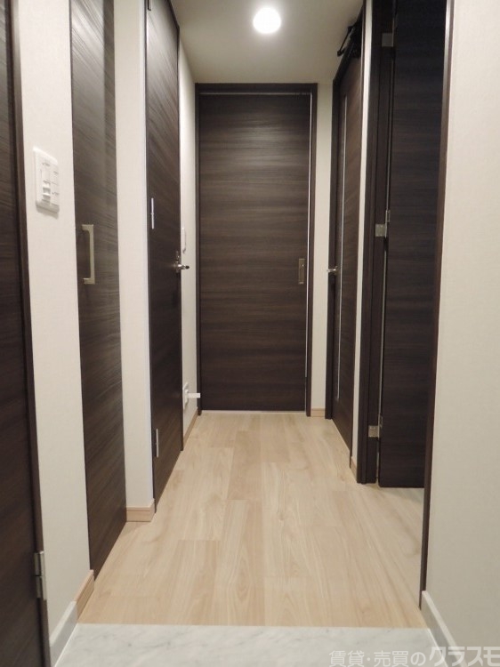 玄関　バリアフリーの室内。