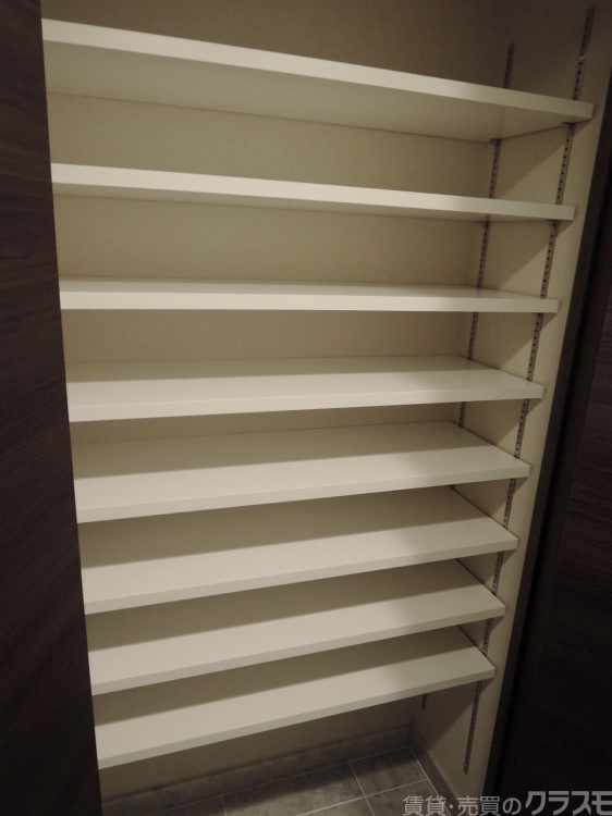 その他設備　奥行のある大きなシューズボックス。