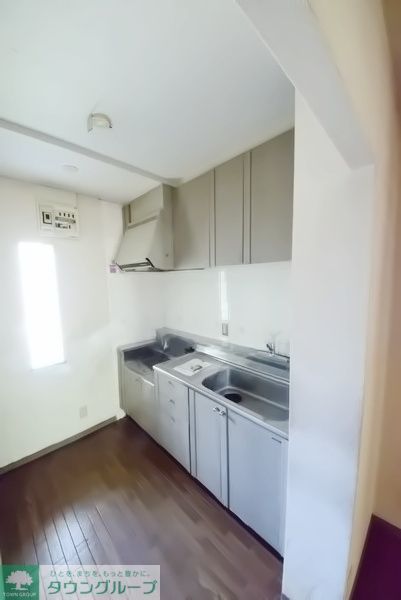 キッチン　独立した広めのキッチンです