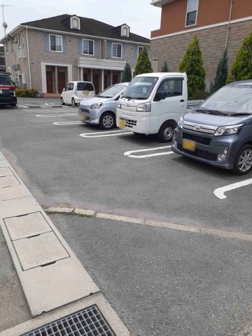 駐車場　車をお持ちの方に嬉しい駐車場付きの物件です