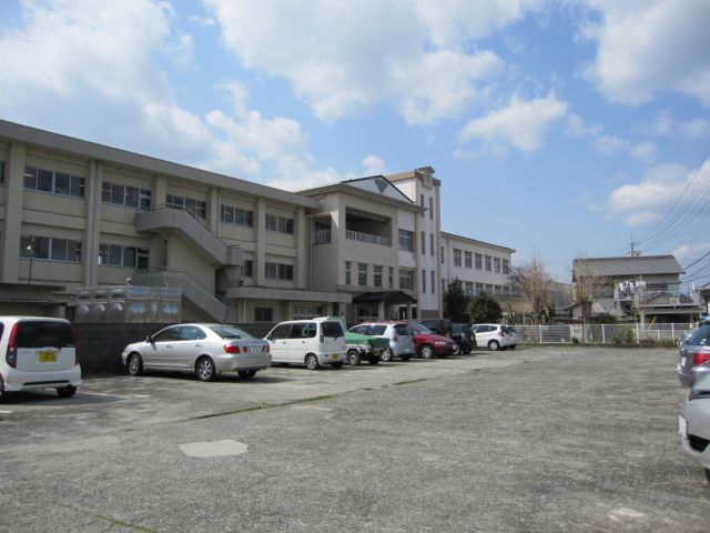 小学校　市立成美小学校（小学校）まで890m