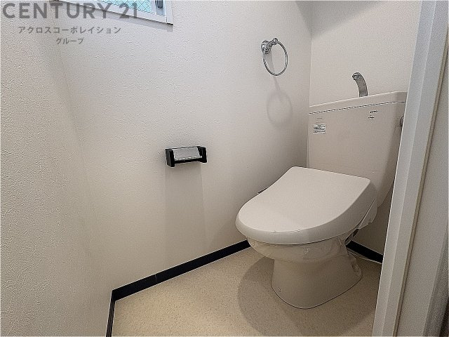 トイレ　温水洗浄便座付きのトイレです♪
