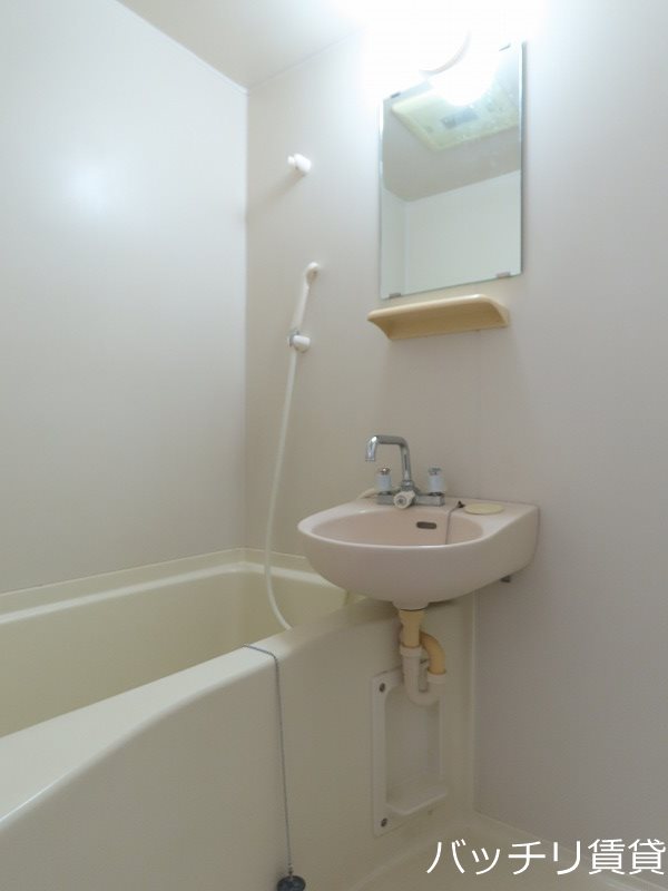 バス・シャワールーム　画像は別号室写真の為、現状を優先いたします。