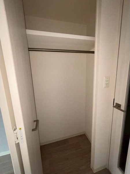 収納　※写真は同じマンションの違う部屋のものになります。左右反転