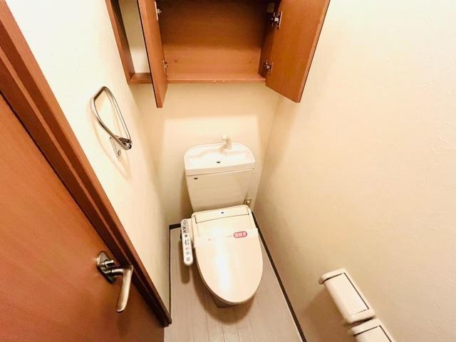 トイレ　温水洗浄便座