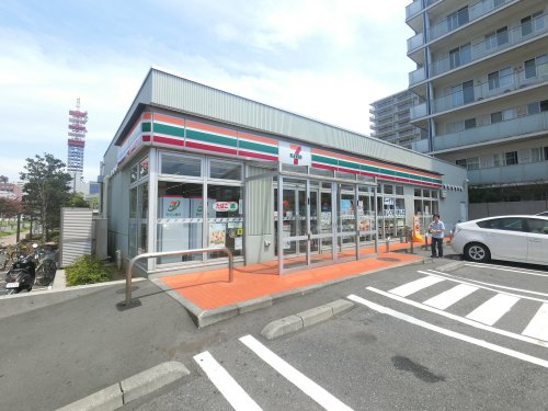 コンビニ　セブンーイレブン千葉中央港１丁目店（コンビニ）まで73m