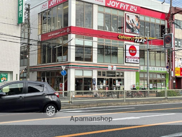 コンビニ　セブンイレブン（コンビニ）まで672m