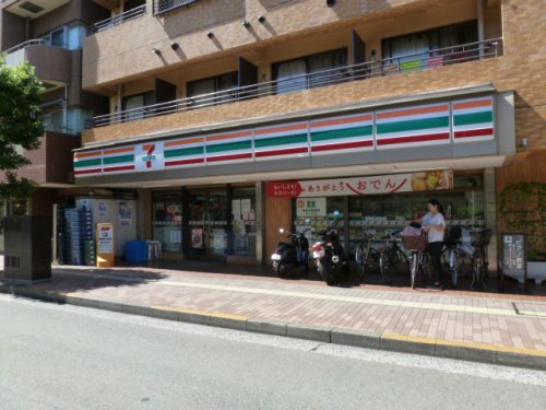 コンビニ　セブンイレブン 三鷹駅南通り店（コンビニ）まで357m