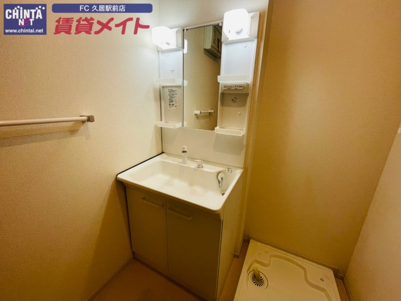 洗面設備　同型部屋写真です。