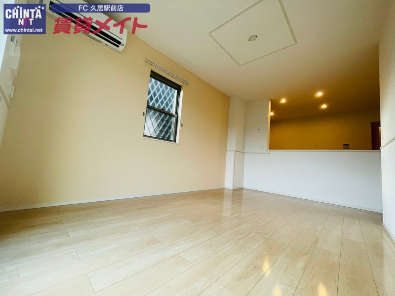 居室・リビング　同型部屋写真です。