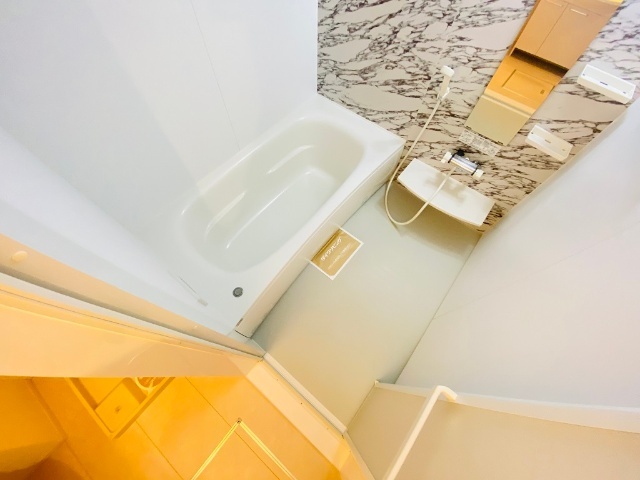 バス・シャワールーム　同一建物内３０２号室内装写真転載