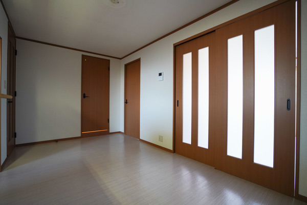 居室・リビング　同じ建物の別の部屋