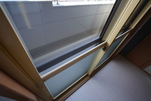 バルコニー　同じ建物の別の部屋