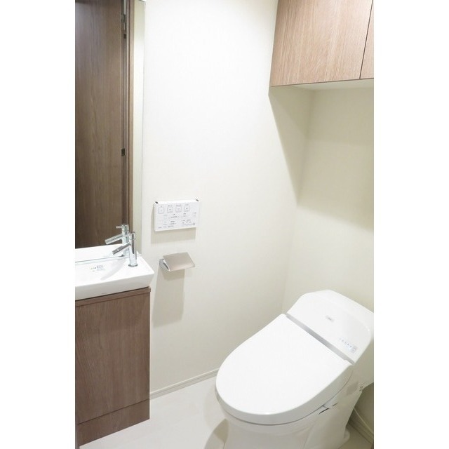 トイレ　温水洗浄便座