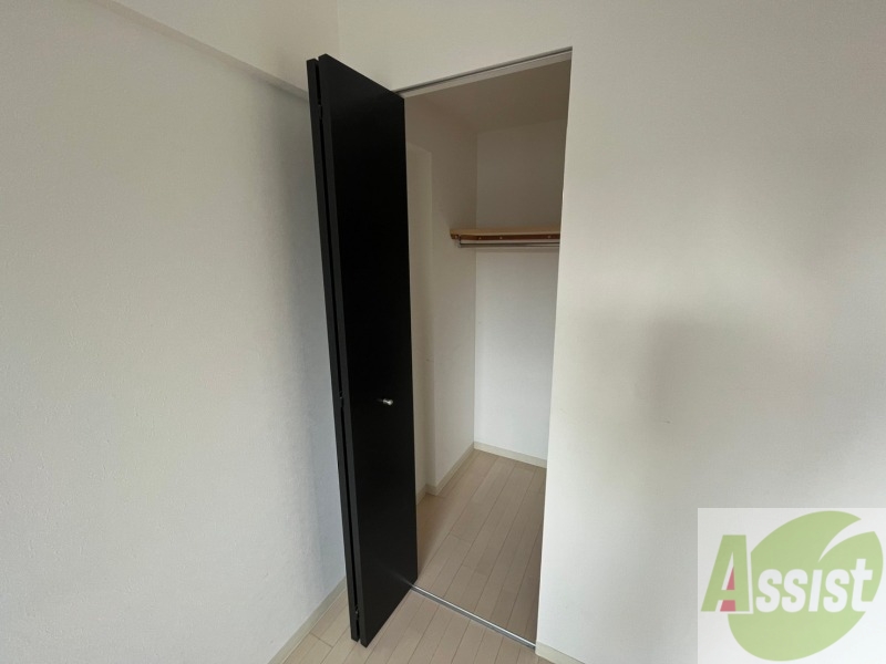 収納　クローゼットは奥行きもあり、荷物が多い方でも安心です。