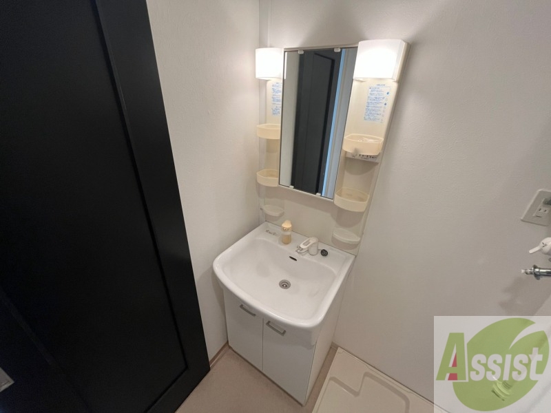 洗面設備　大きくて使いやすそうな独立洗面台になっています。