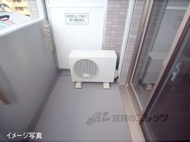 バルコニー　室外機