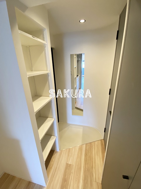 玄関　収納豊富なシューズボックスです♪