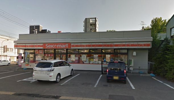 コンビニ　セイコーマートほんま店（コンビニ）まで62m