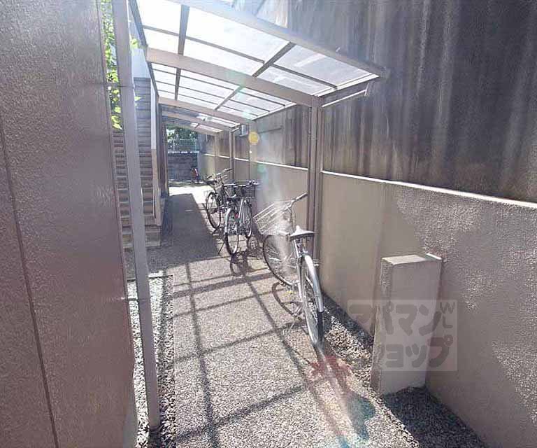 その他共有部分　屋根付きの駐輪場です
