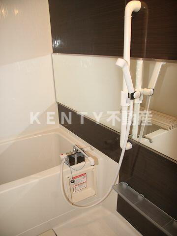 バス・シャワールーム　コンパクトで使いやすいお風呂です