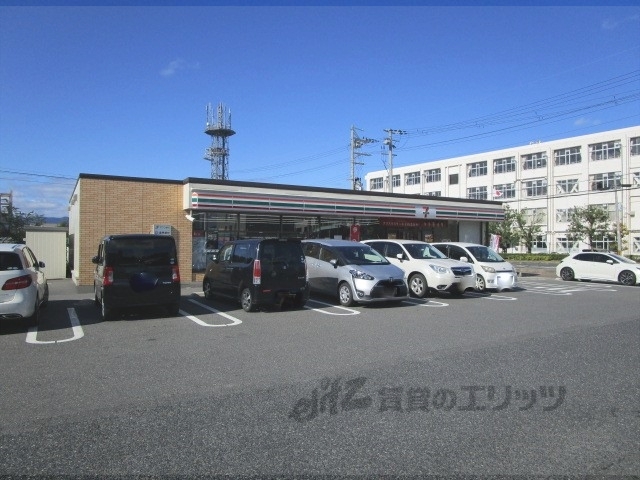 コンビニ　セブンイレブン草津中学校前店（コンビニ）まで700m