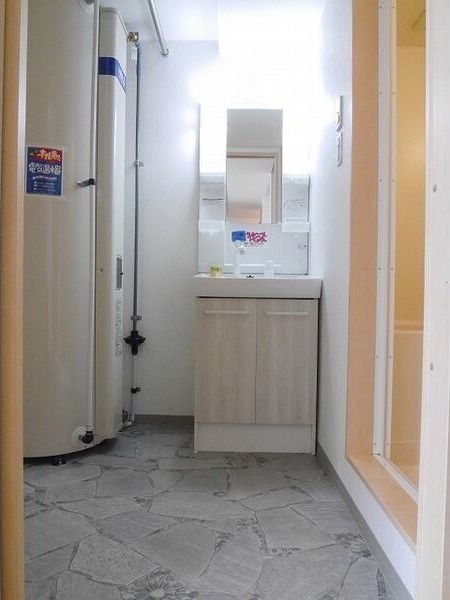 洗面設備　朝の身支度に便利な洗面台です♪